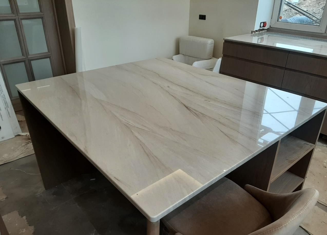 Столешница из кварцита Kalahari Light