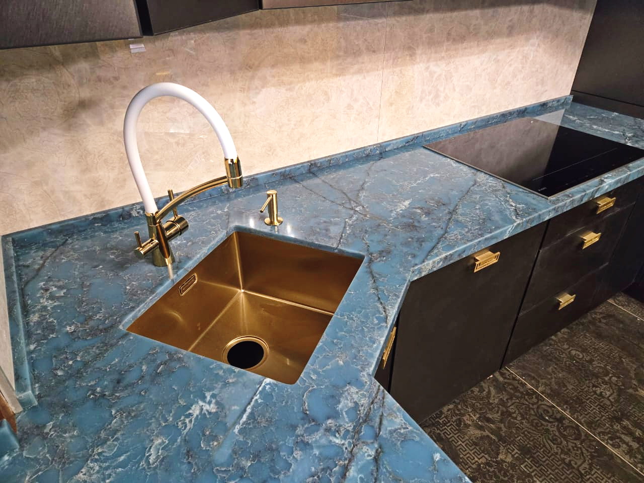 Столешница из кварцевого агломерата QUANTRA